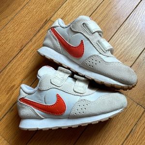 Nike sneaker size 7